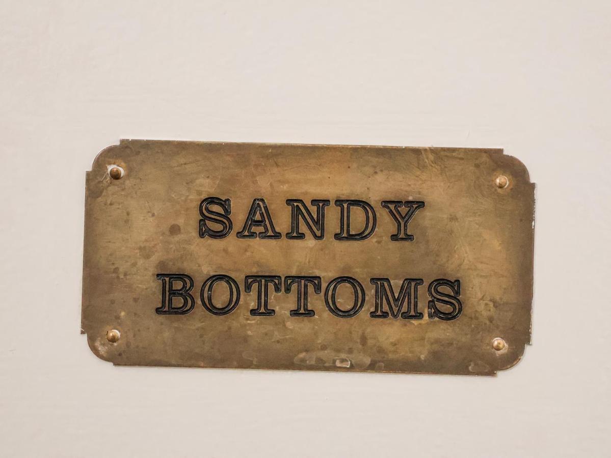 Sandy Bottoms Whitby Bagian luar foto